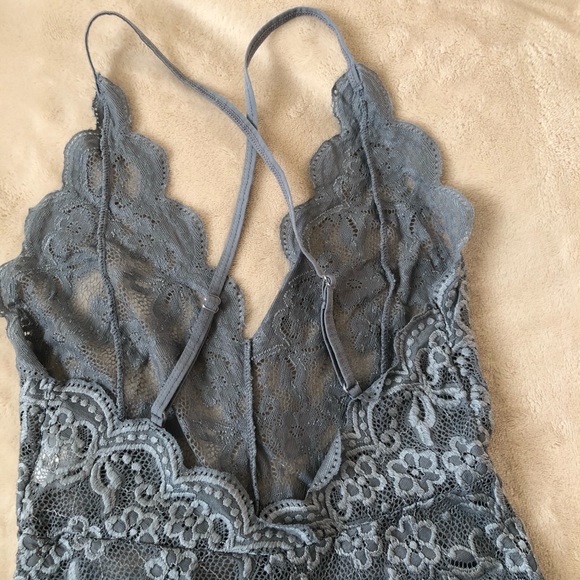 Lace Sleeveless Cami Bodysuit in Silver color size Small - Picture 6 of 10